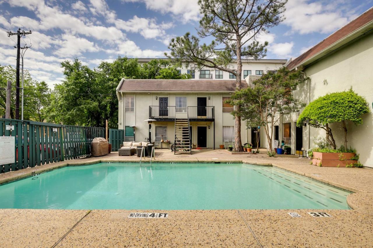 Apartment With Pool Access - Walk To Knox Street! *