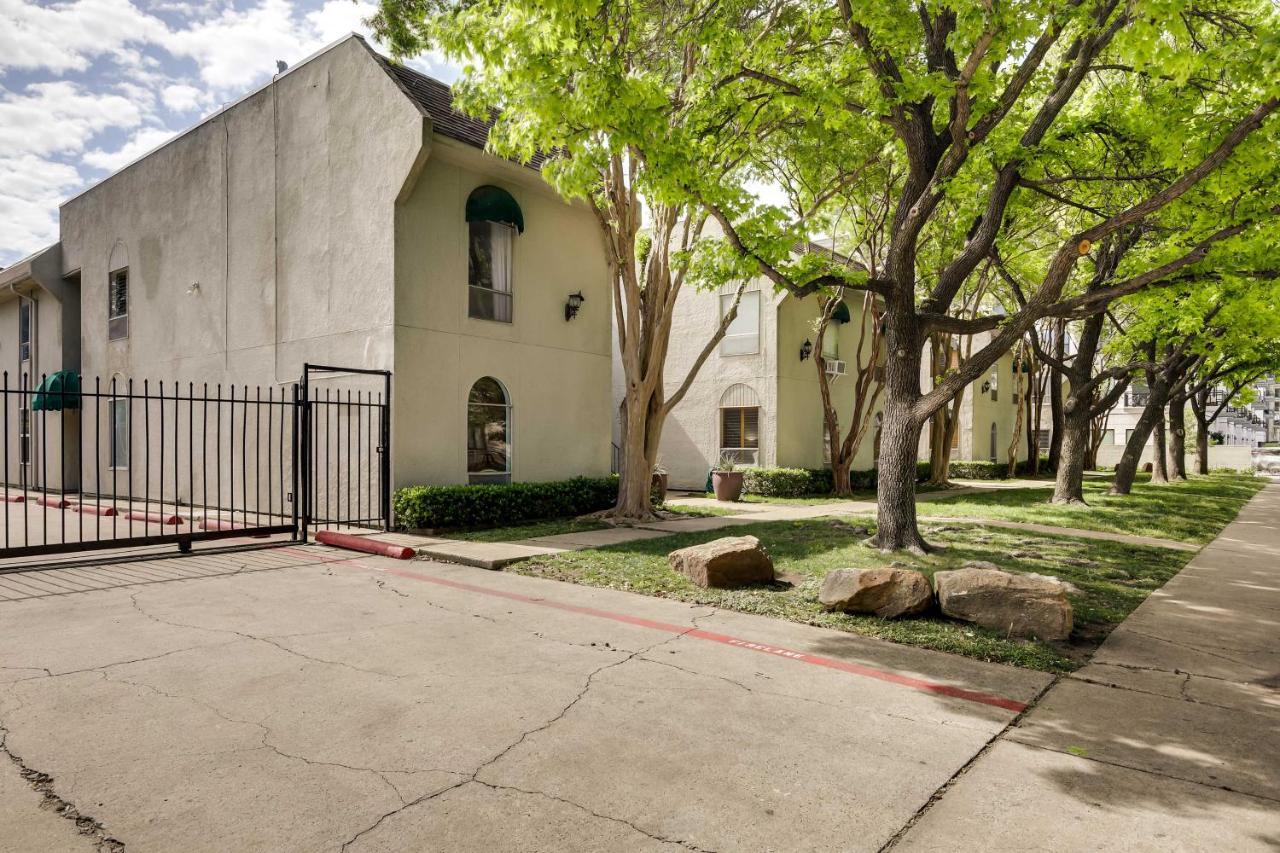 Apartment With Pool Access - Walk To Knox Street!