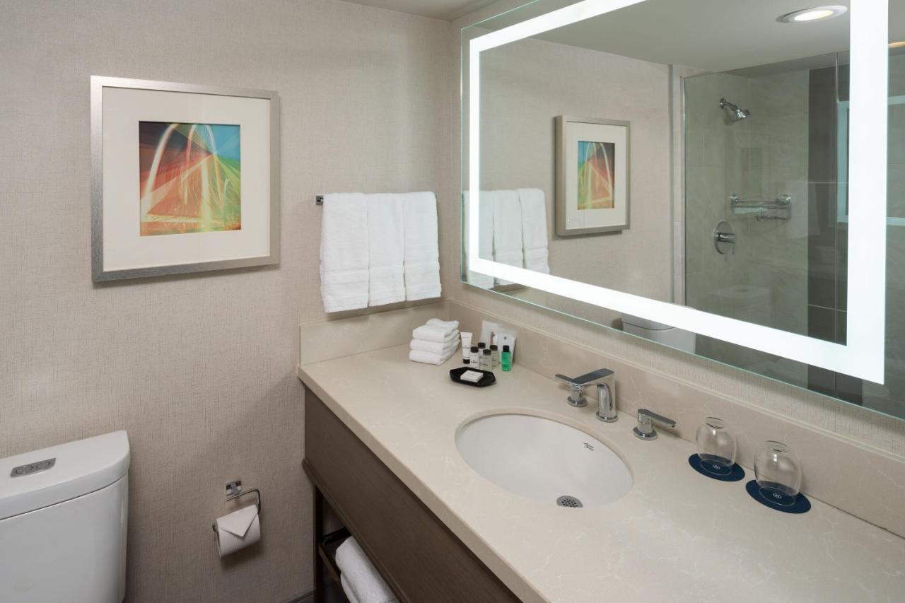Hotel Sheraton By The Galleria 4*