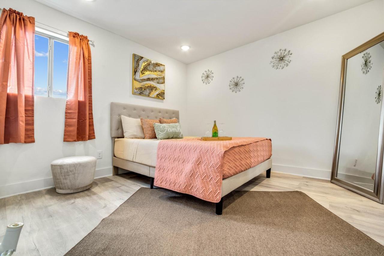 Luxury Queen Near Downtown Dtx/free Netflix &parking Apartment Dallas
