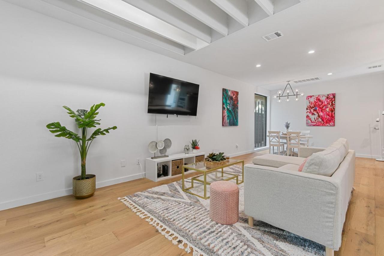 Villa Eastvillage Signature By Dunyha Dallas
