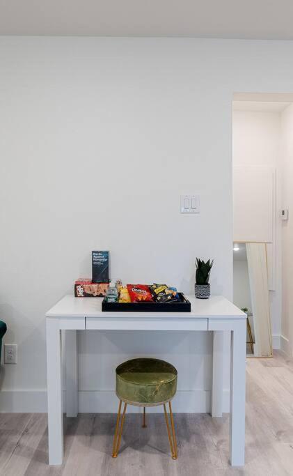 Comfy1b Near Deep Ellum+parking Apartment