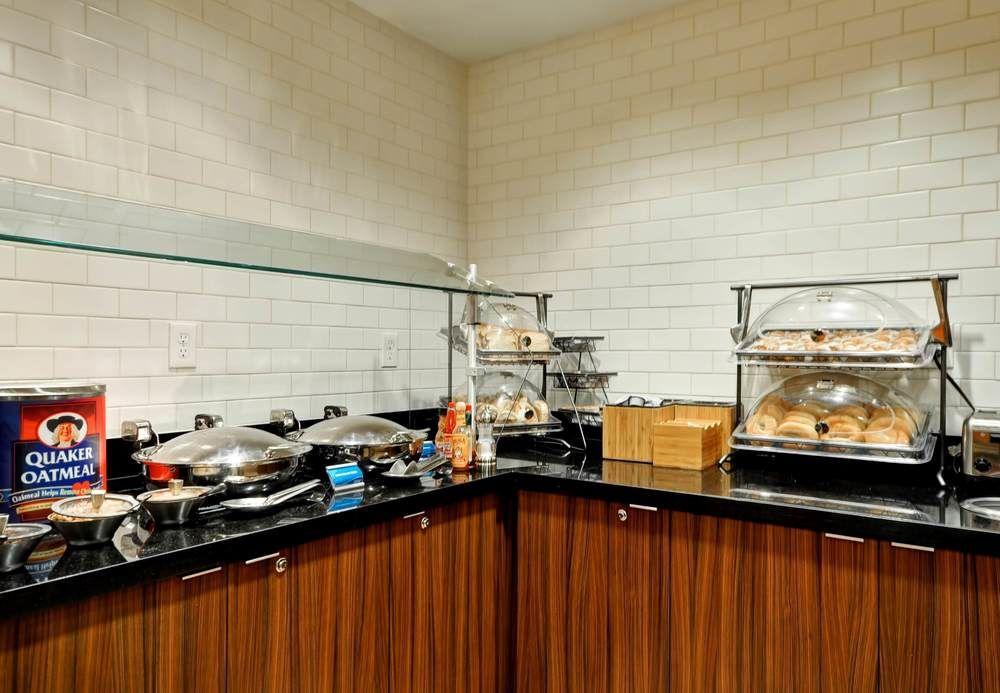 Fairfield & Medical/market Center Hotel 3*