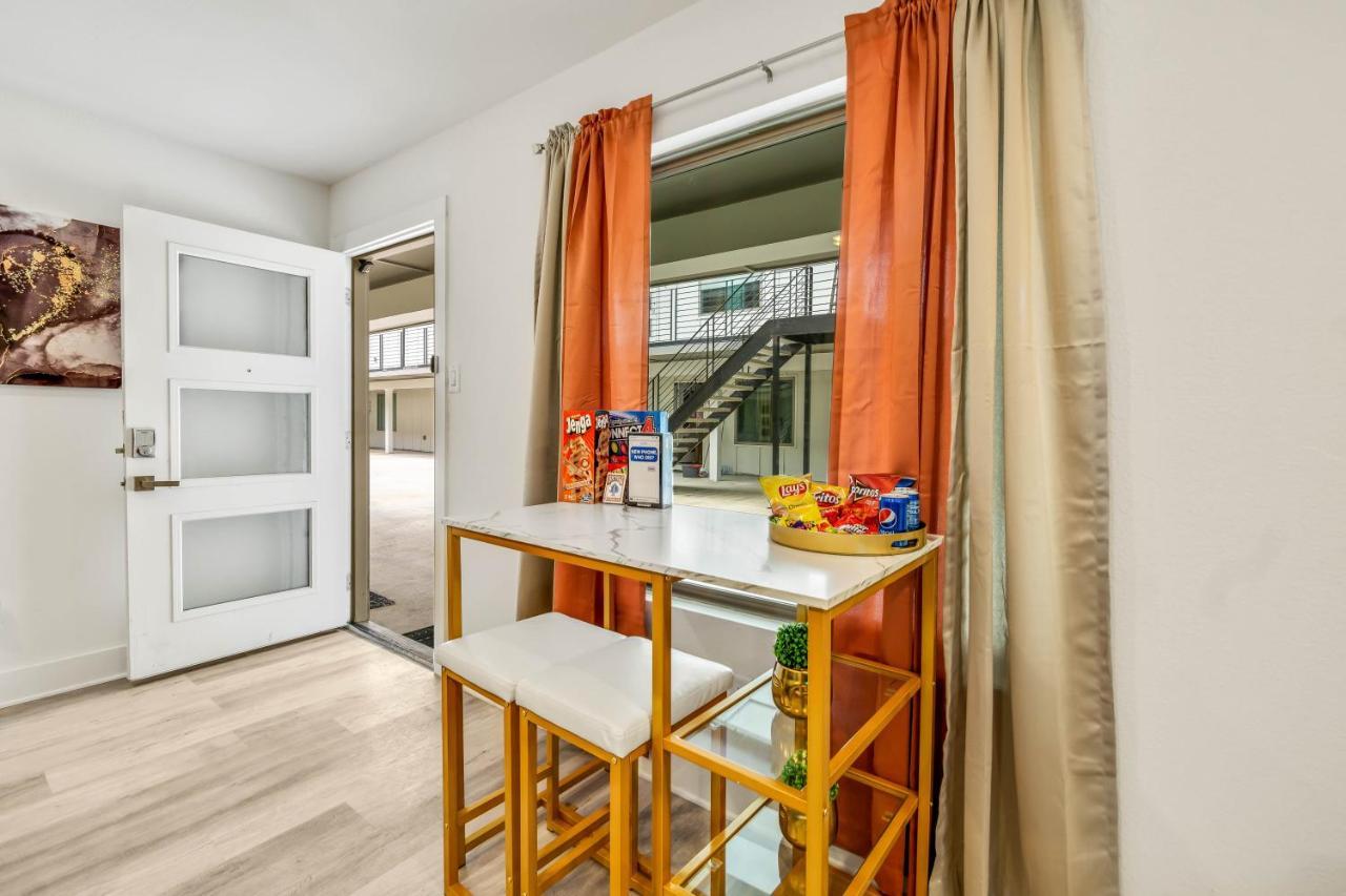 Luxury Queen Near Downtown Dtx/free Netflix &parking Apartment *