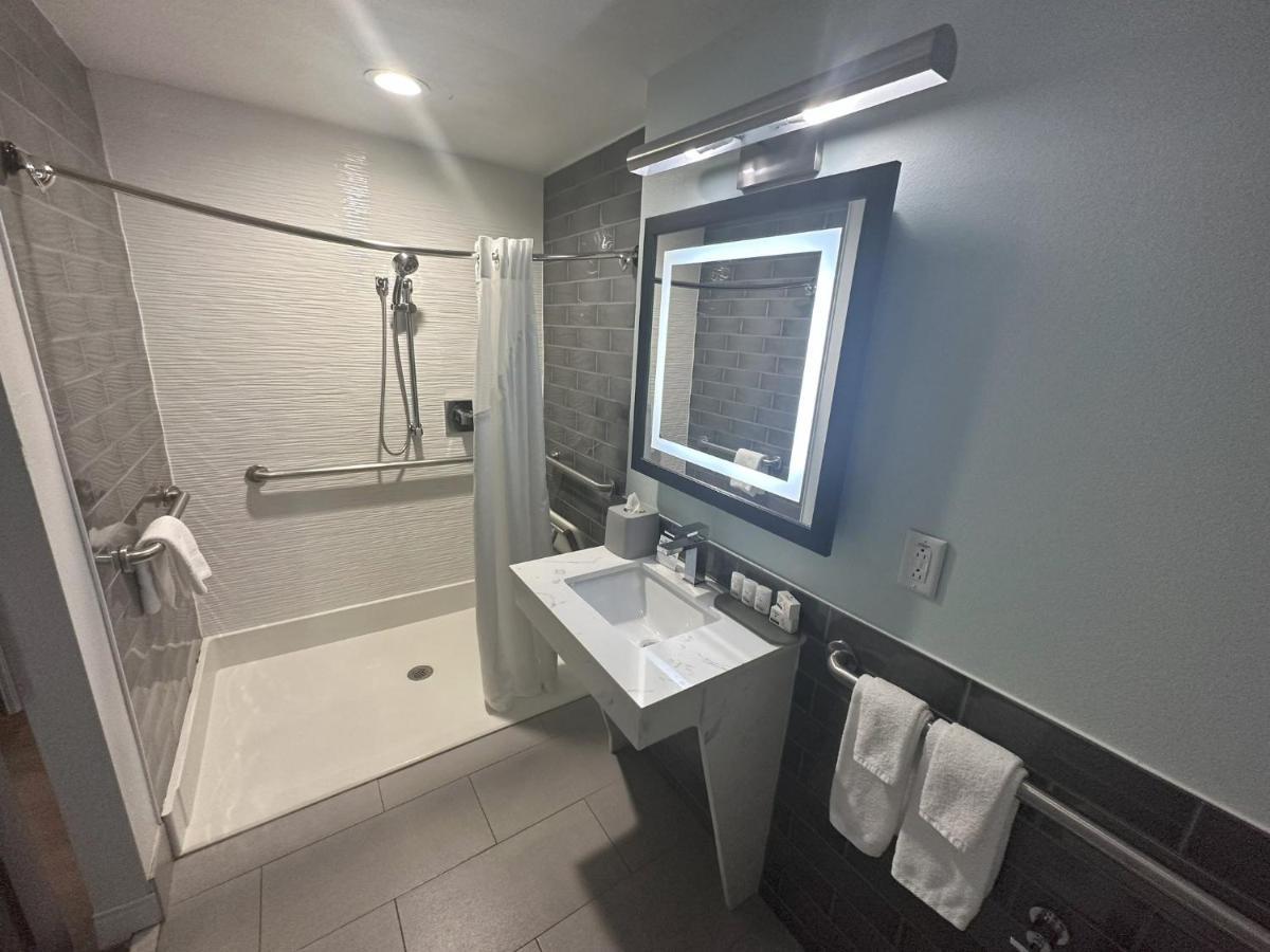 Express - Downtown By Ihg Hotel