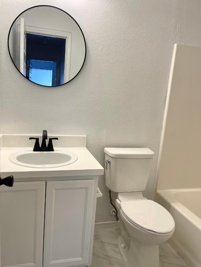 Private Near Downtown Dallas2 Guest house