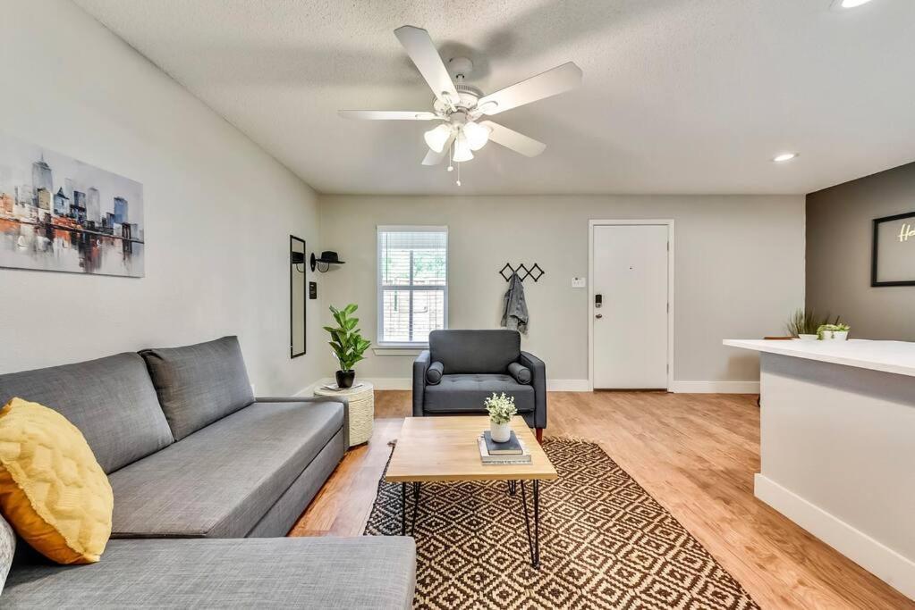 Apartment Hello Gorgeous Flat Near Downtown!