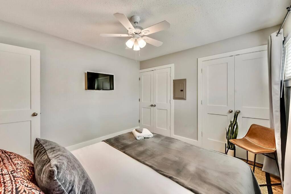Hello Gorgeous Flat Near Downtown! *