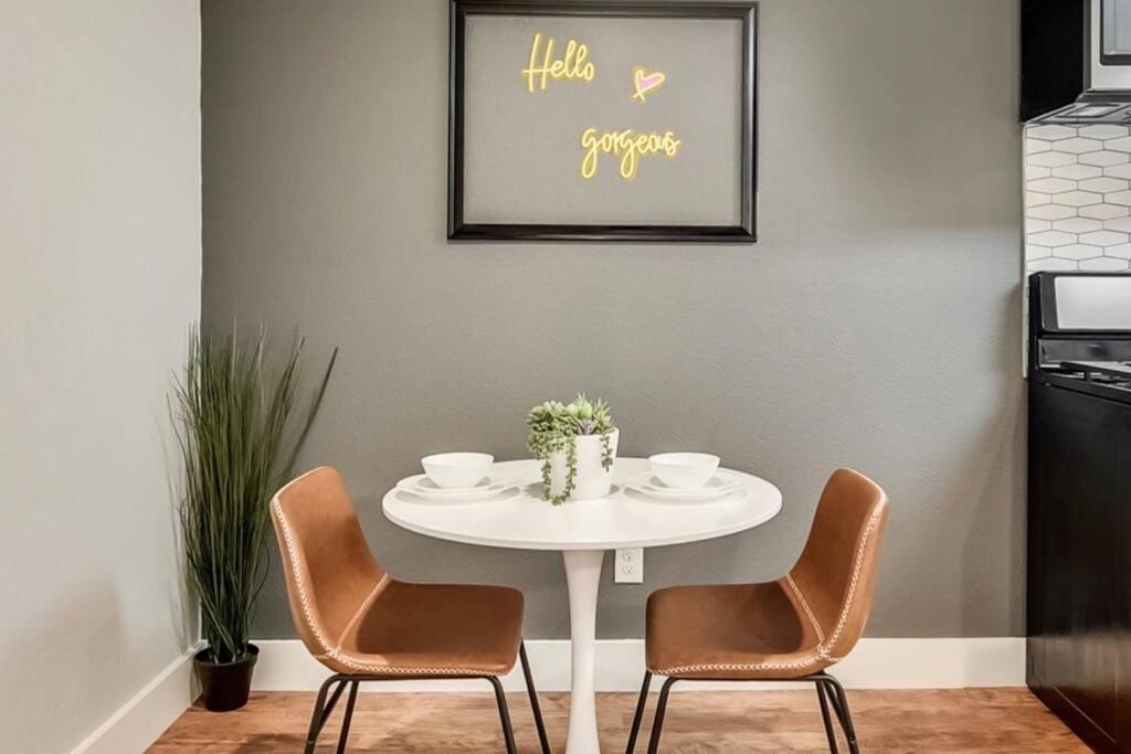 Hello Gorgeous Flat Near Downtown! Apartment