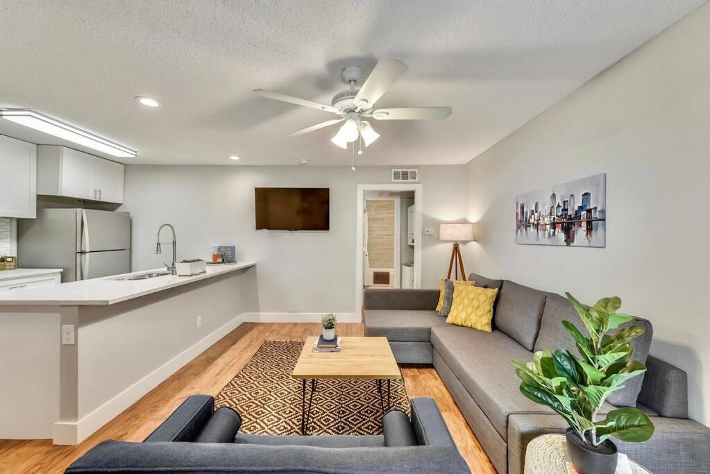 Hello Gorgeous Flat Near Downtown! Apartment