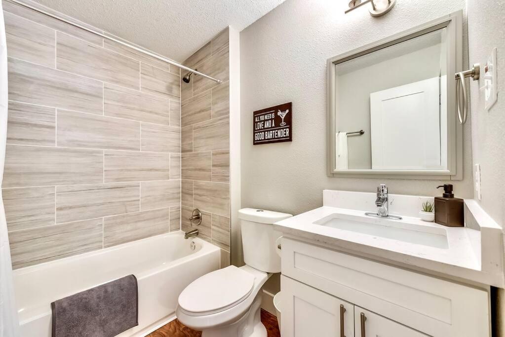Hello Gorgeous Flat Near Downtown!