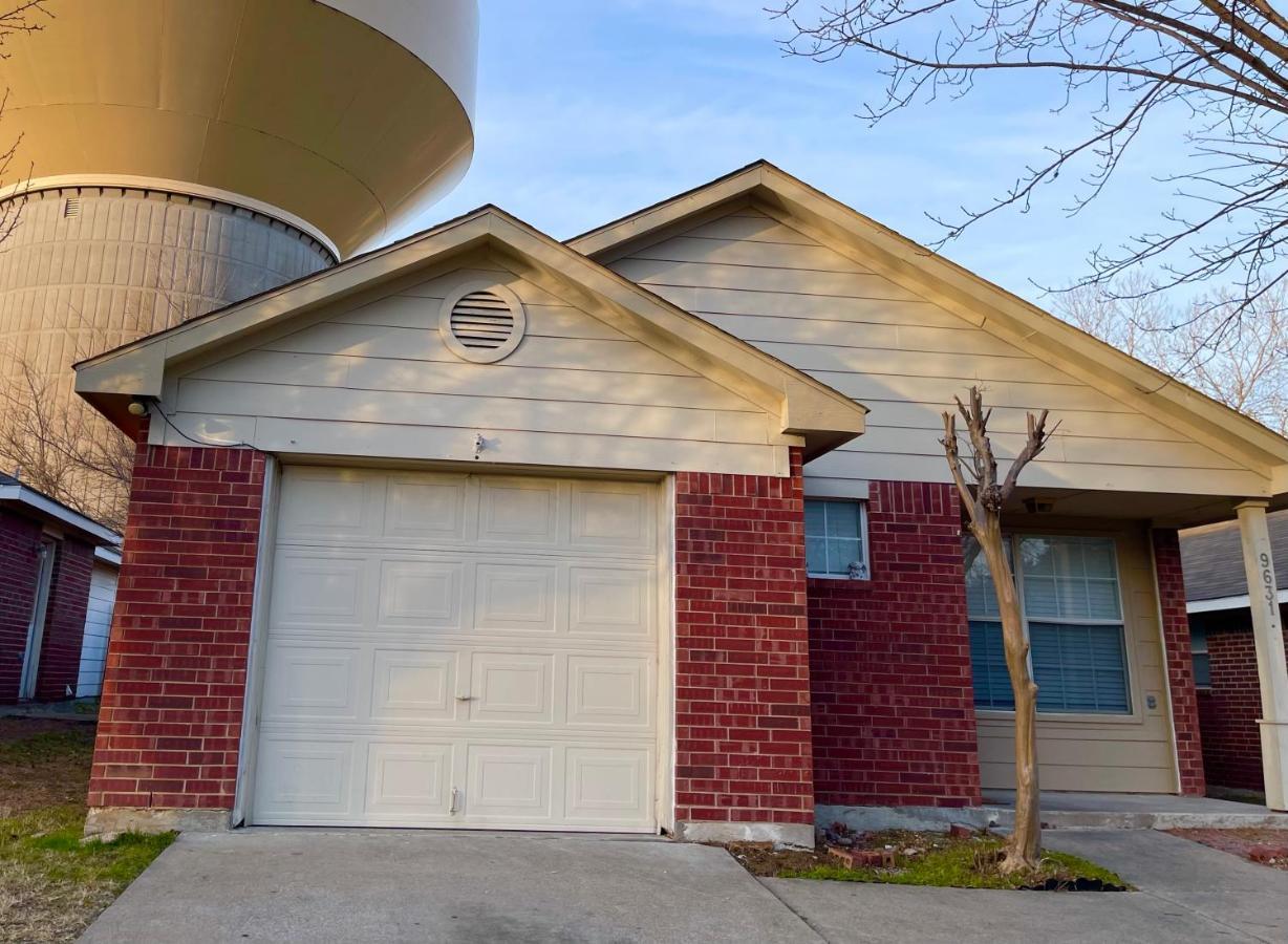 Private Near Downtown Dallas2 *