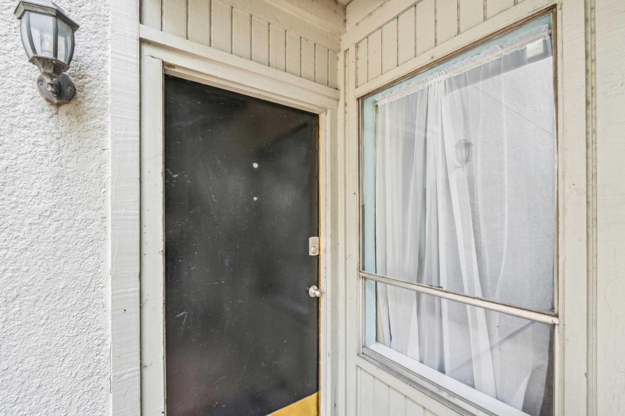 With Pool Access About 4 Mi To Downtown! *