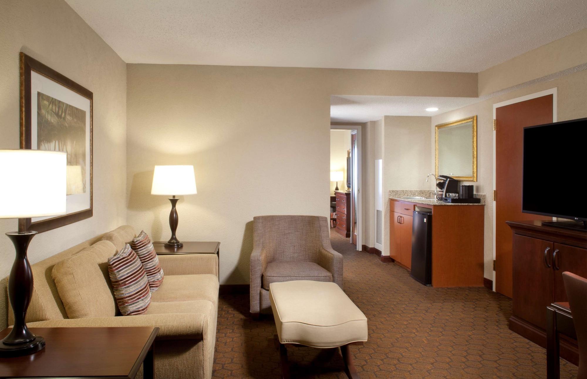 Hotel Embassy By Hilton Near The Galleria