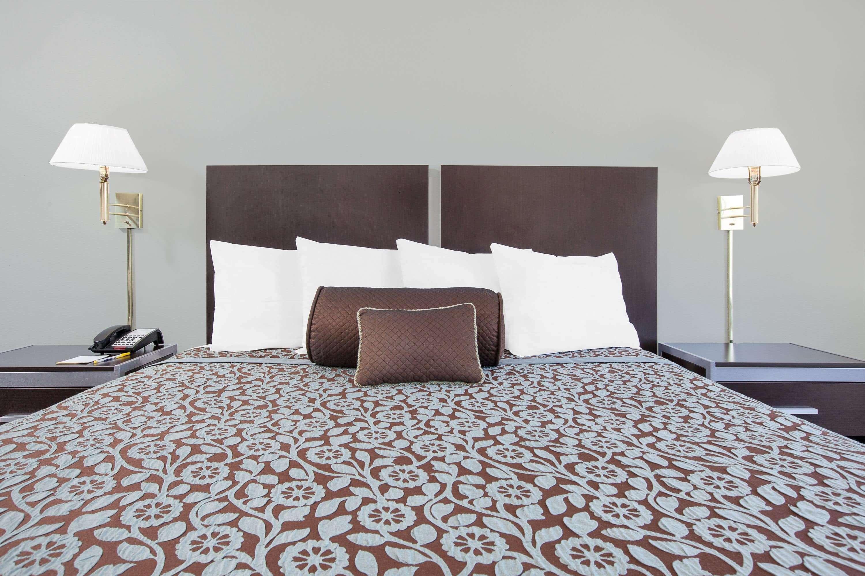 Motel Days By Wyndham Market Center Field