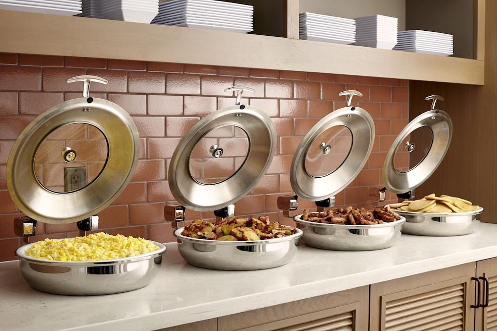 Hyatt House Uptown Hotel 3*