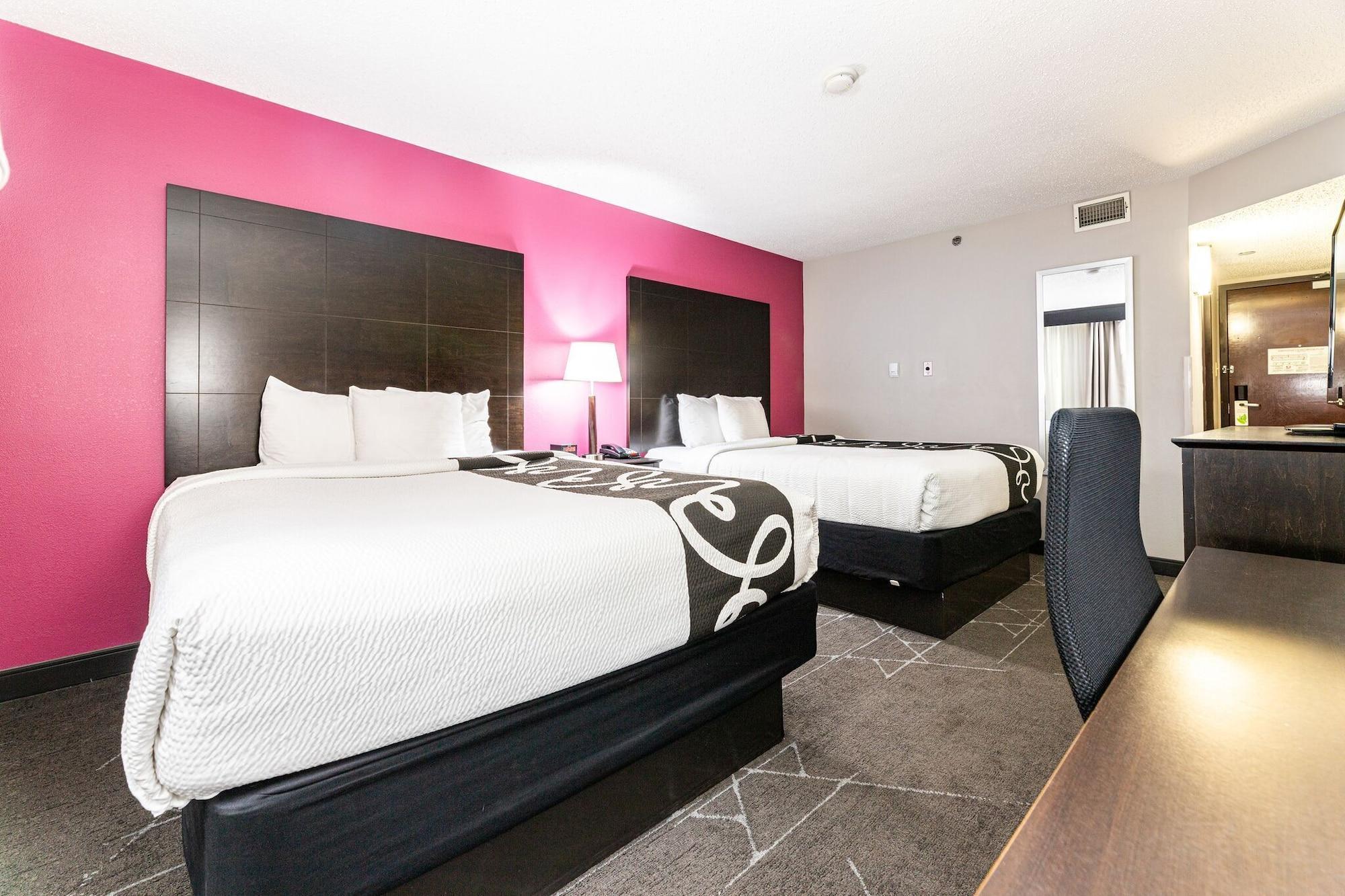 La Quinta By Wyndham I-35 Walnut Hill Ln Hotel 3*