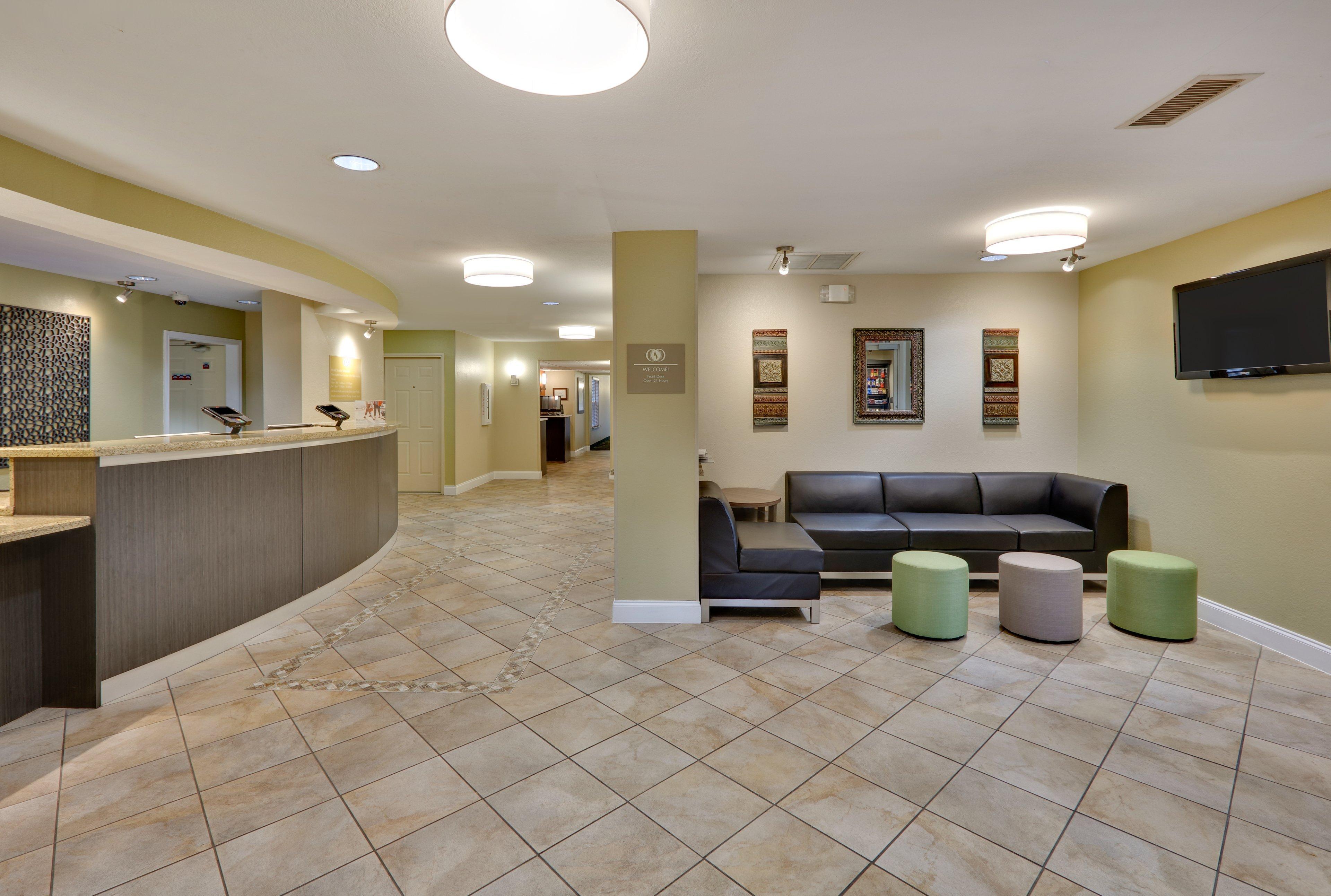 Candlewood Market Center-love Field By Ihg 3*