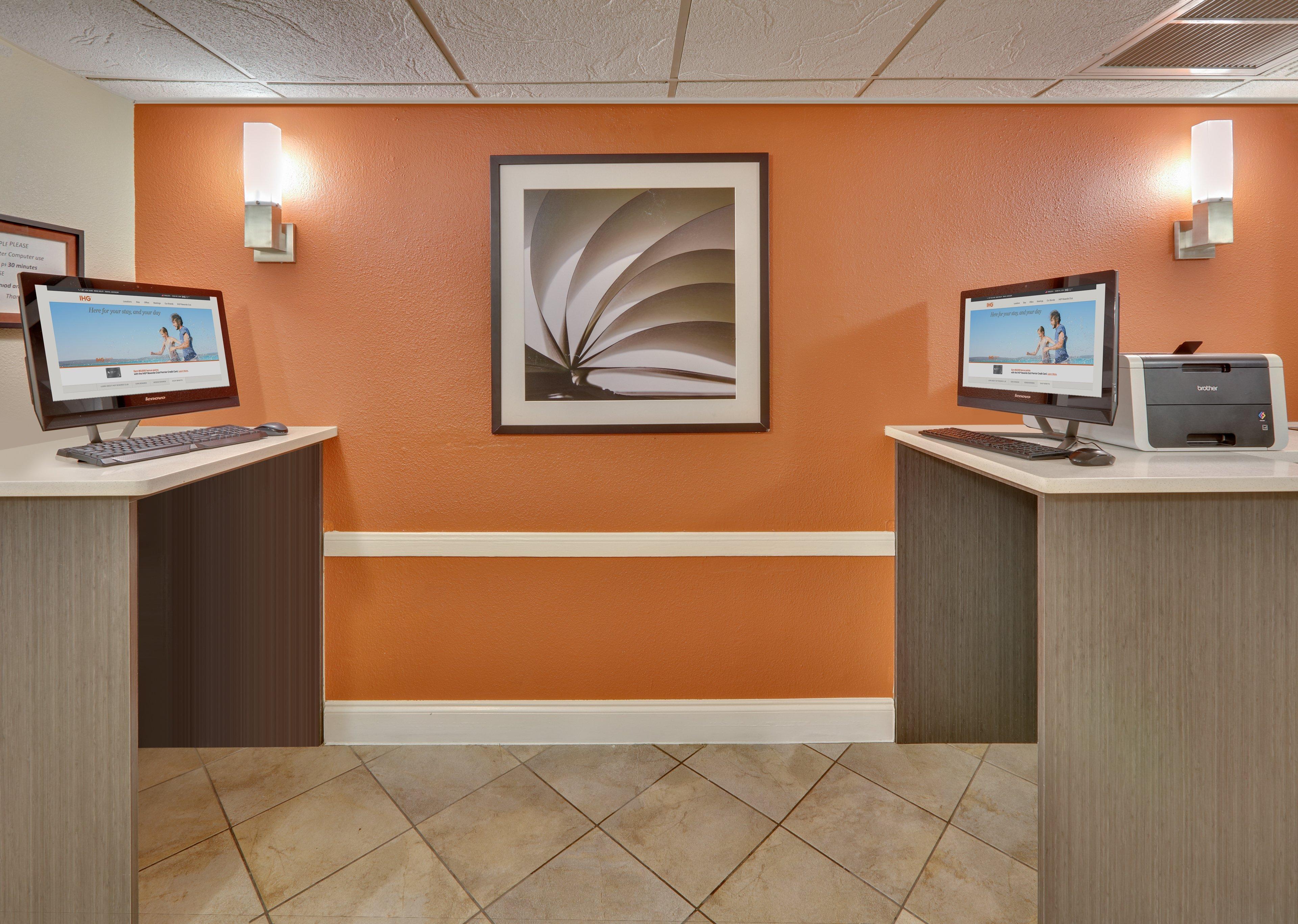 Candlewood Market Center-love Field By Ihg Dallas