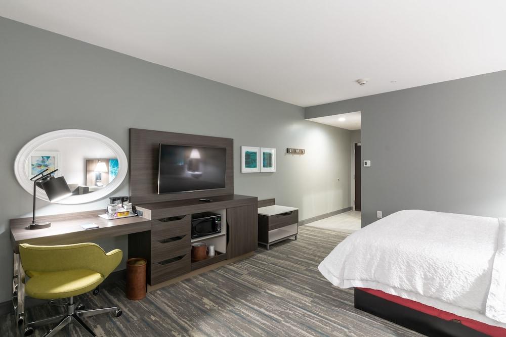 Hampton & East Hotel