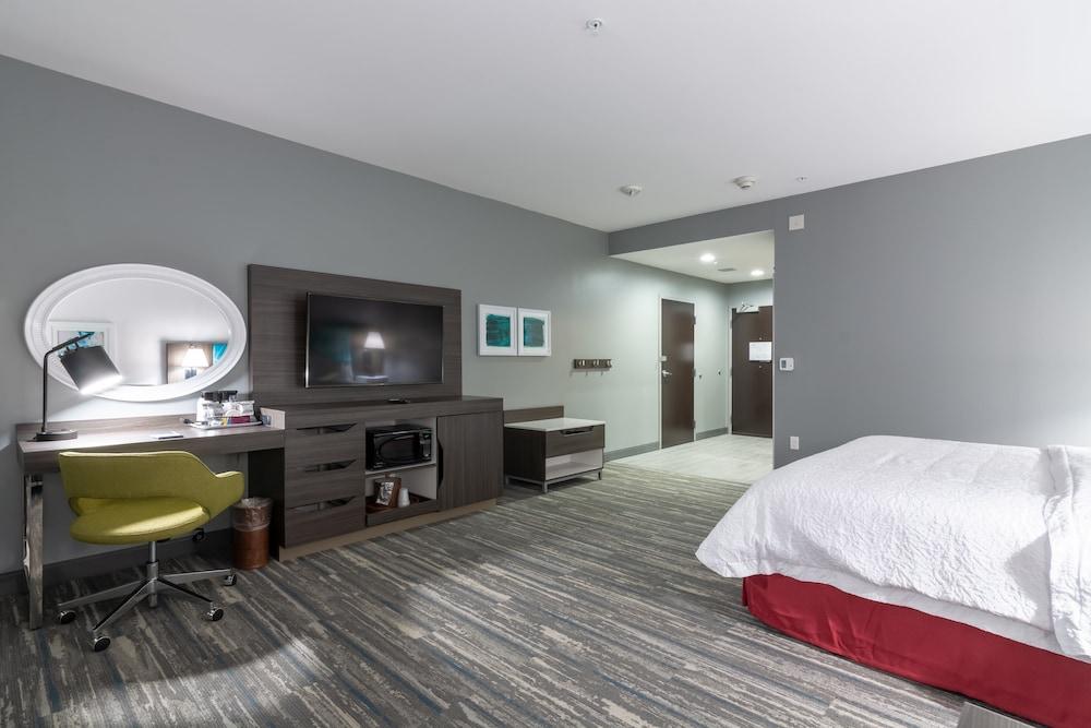 Hotel Hampton & East 3*