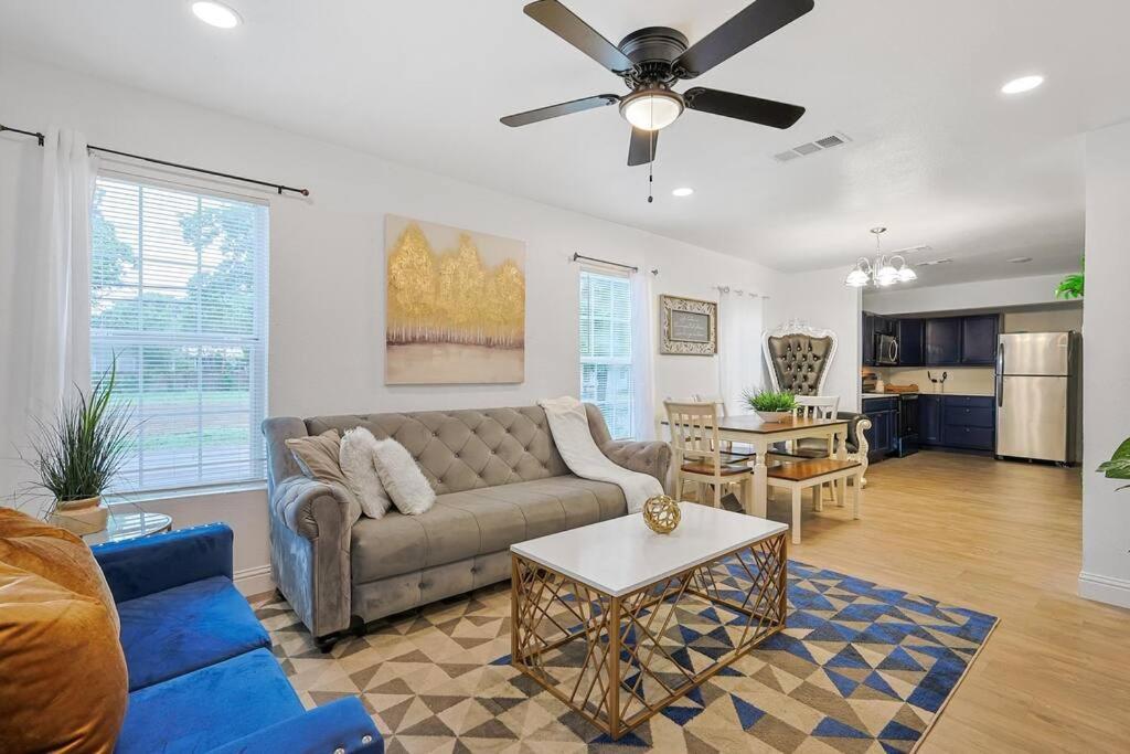Cowboy Royal Blue Star House 2 Mi To Fair Park Holiday home Dallas
