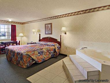 Super 8 By Wyndham South Dallas