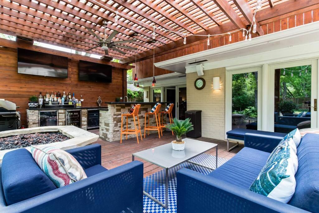 Villa Hawaii In Dallas