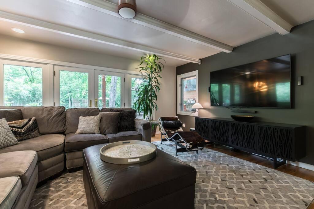 Villa Hawaii In Dallas