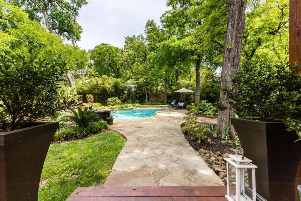 Villa Hawaii In Dallas