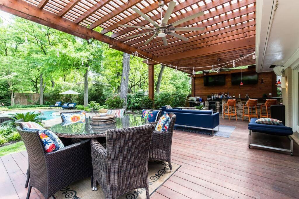Villa Hawaii In Dallas