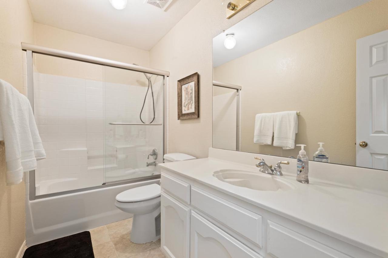 2 Twin Bed And A Full Bed Cozy * Dallas