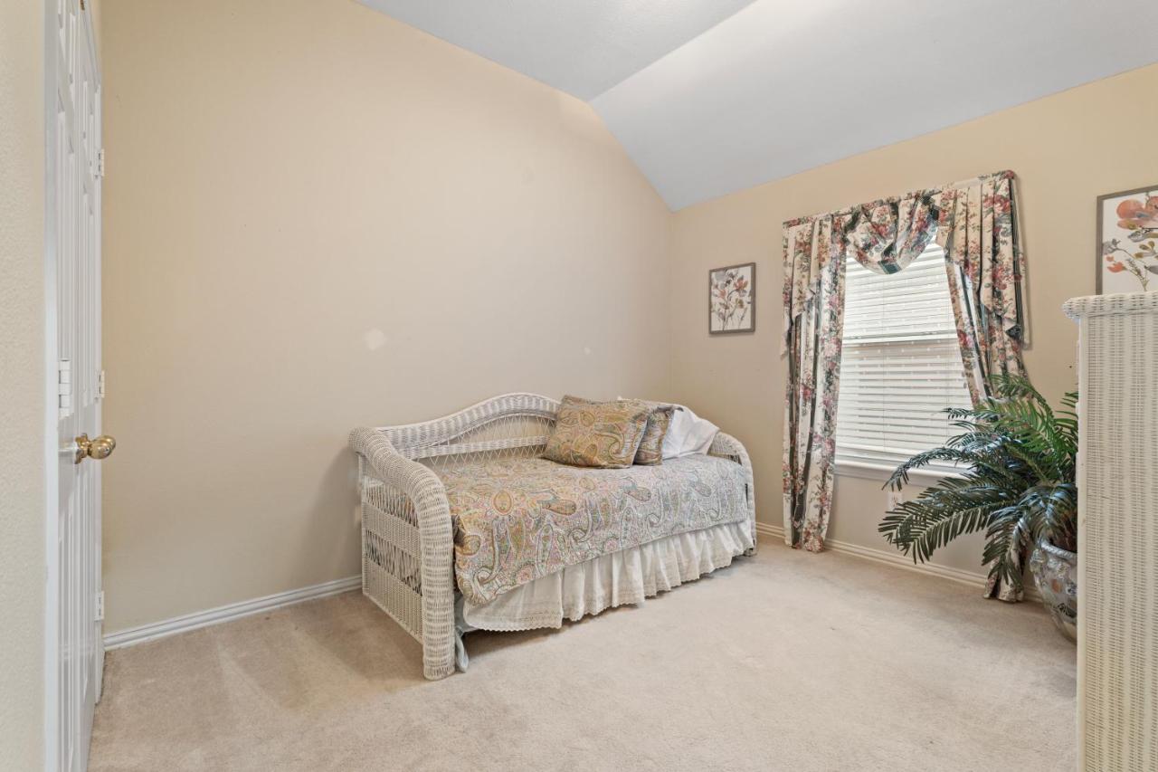 2 Twin Bed And A Full Bed Cozy