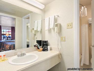Days By Wyndham Market Center Field Motel Dallas