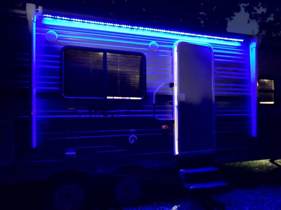 Tiny Rv In The Heart Of & Dos Xx Dallas