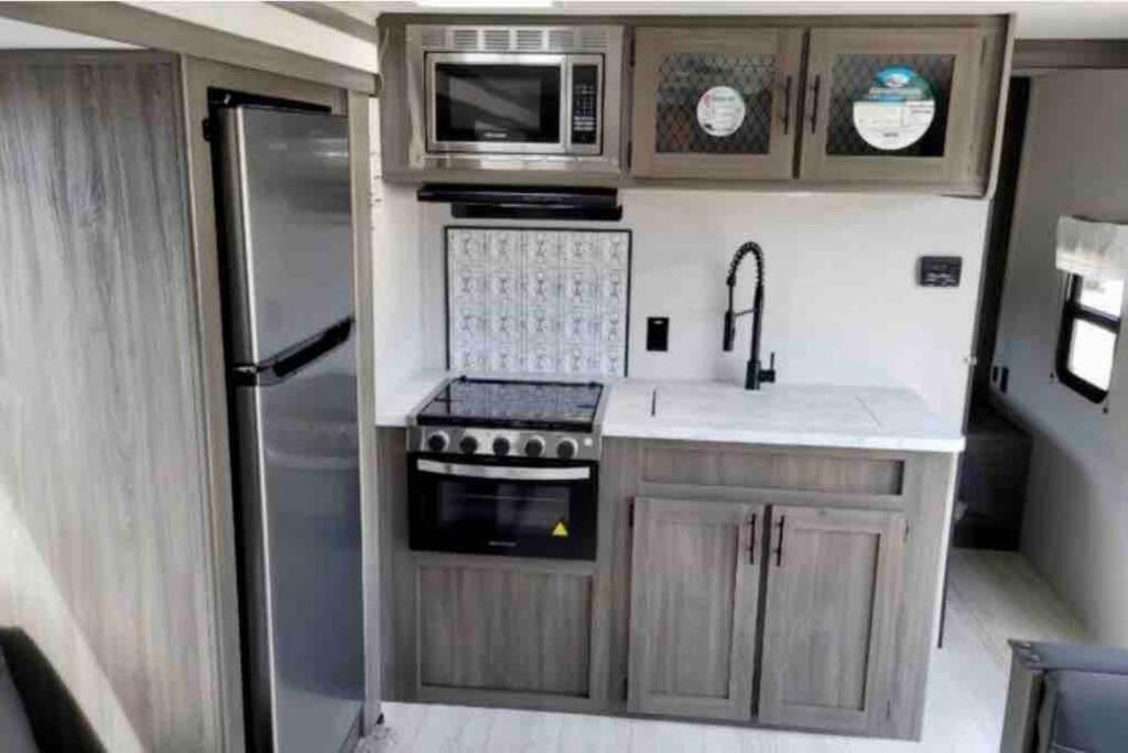 Tiny Rv In The Heart Of & Dos Xx Dallas