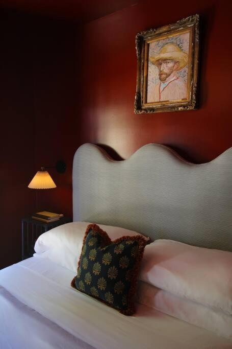 Mr. Nomad: Parisian Pophaus In Uptown *