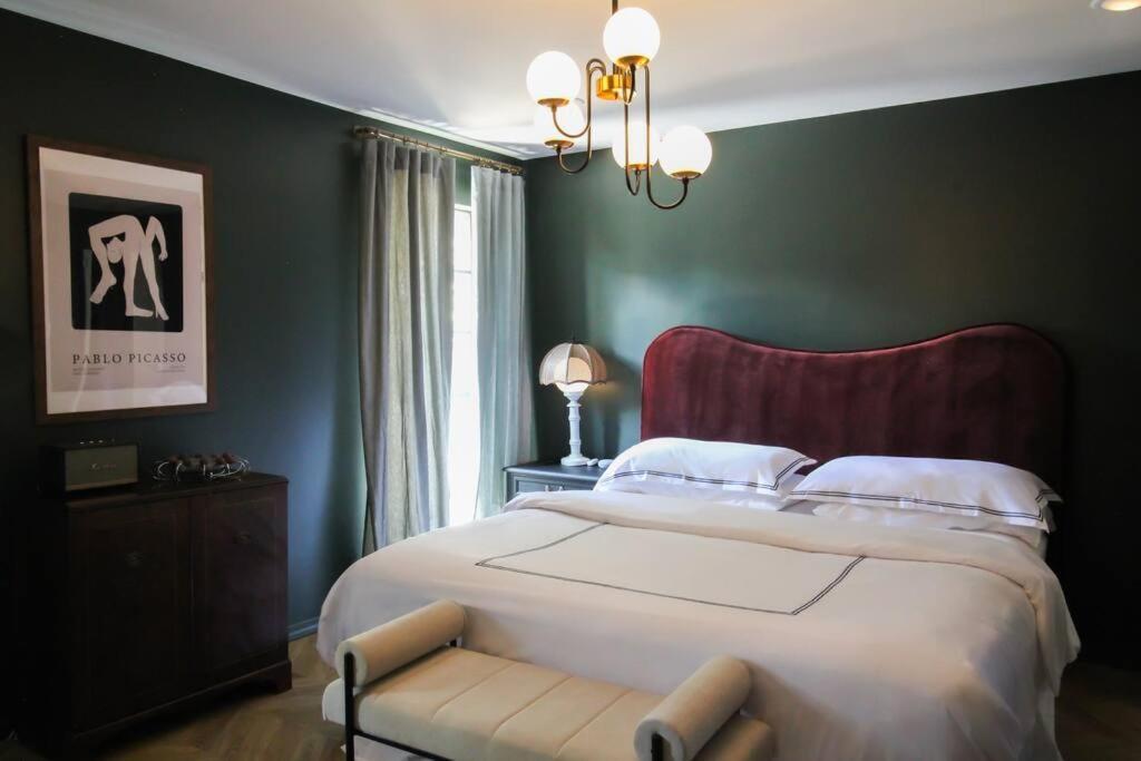 Mr. Nomad: Parisian Pophaus In Uptown