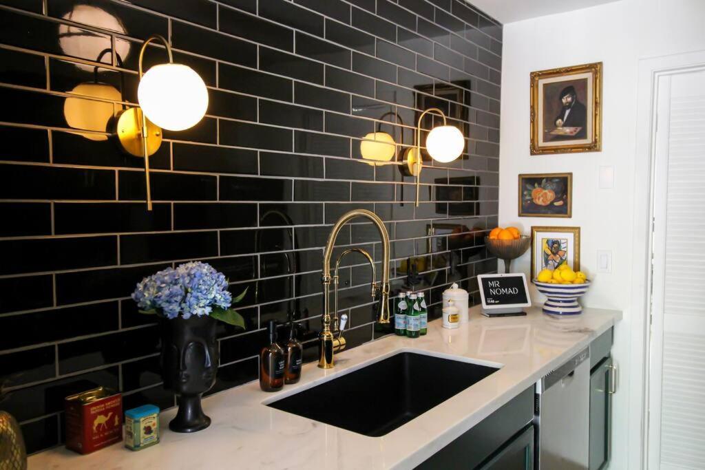 Apartment Mr. Nomad: Parisian Pophaus In Uptown Dallas