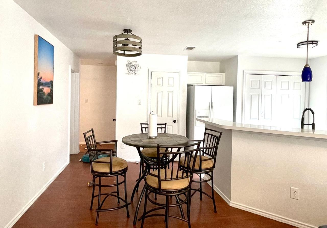 Private In Near Downtown Homestay *