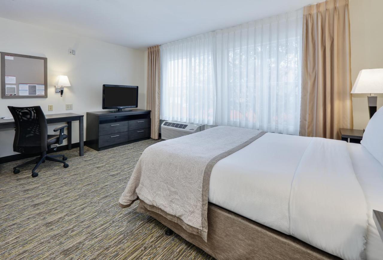 Candlewood Market Center-love Field By Ihg Hotel 3*