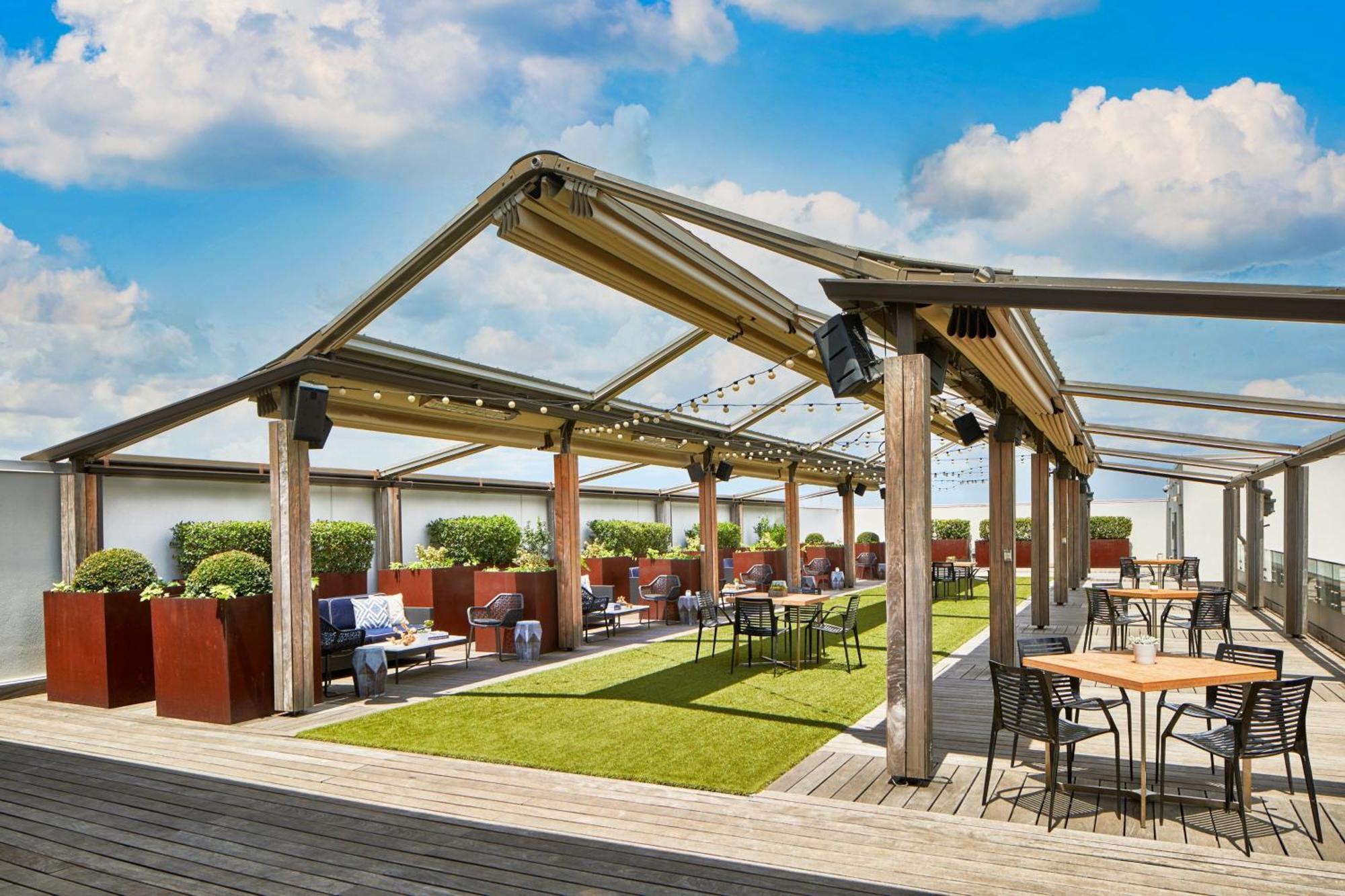 Renaissance Hotel 4*
