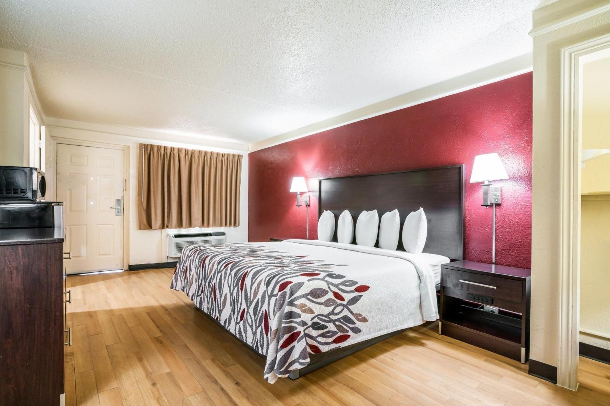 Red Roof North - Park Motel 2*