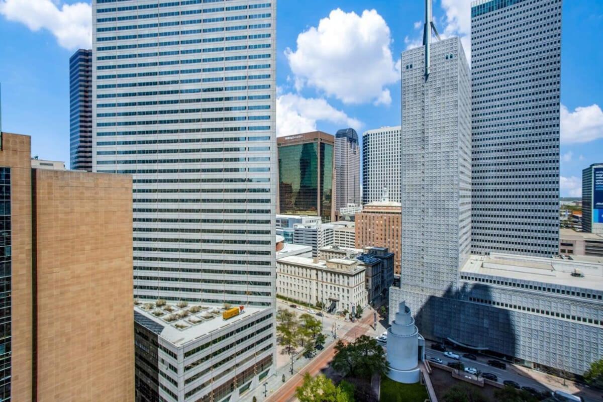 Apartment 16th Fl Bold Cozysuites With Pool, Gym #4