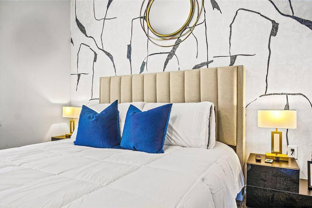 Contemporary Lux 1bd Downtown