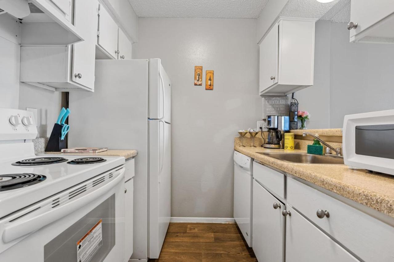 Work Remotely In Urban Dfw Apartment *
