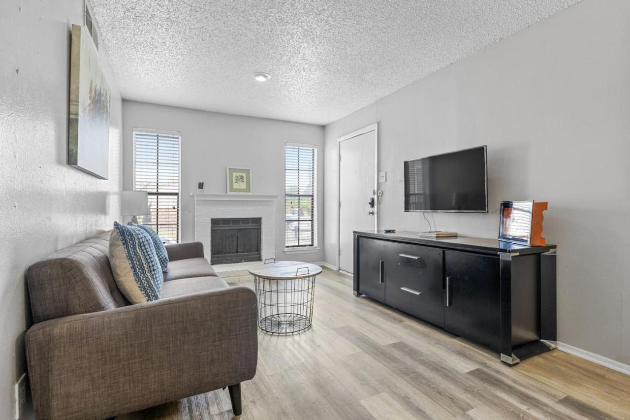 Cute Affordable In Dfw * Dallas