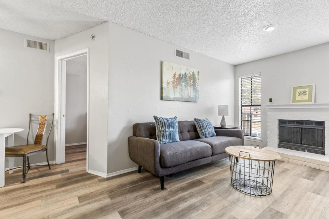 Cute Affordable In Dfw * Dallas