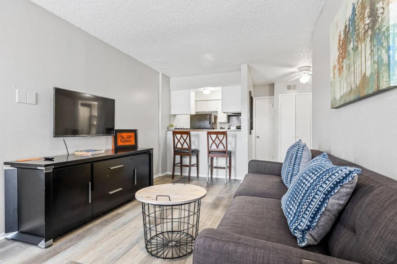 Cute Affordable In Dfw * Dallas