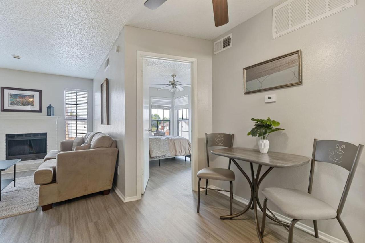 Apartment Simply Convenient In Tx